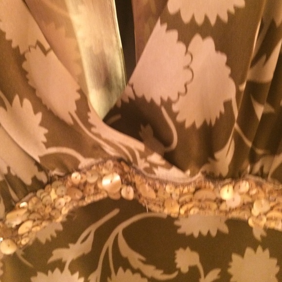 Dress - Picture 3 of 4