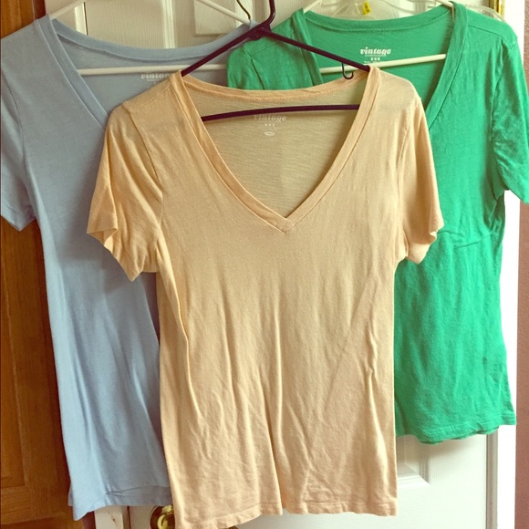 3 Med Vintage V-neck T-Shirts