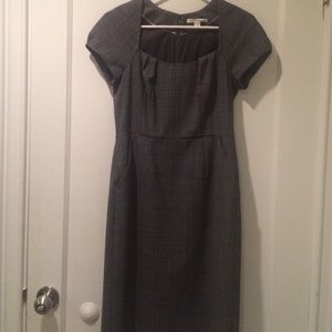 BANANA REPUBLIC gray short sleeve dress, size 4