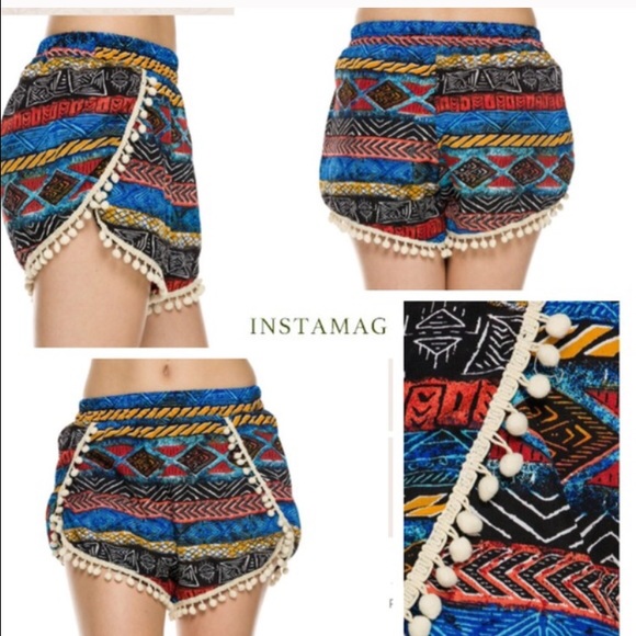 🎯 Beautiful printed Pom Pom shorts - Picture 2 of 3