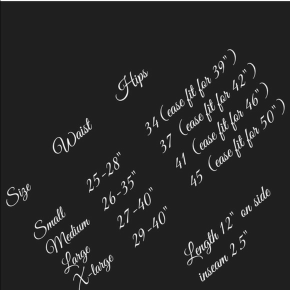 🎯 Beautiful printed Pom Pom shorts - Picture 3 of 3