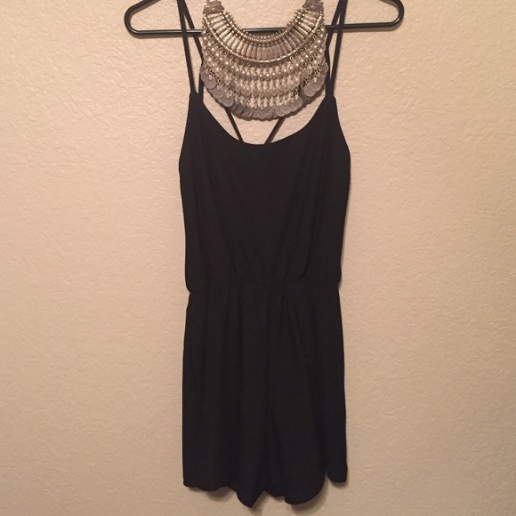 🚫 S O L D Must have black romper ✨ - Picture 3 of 3