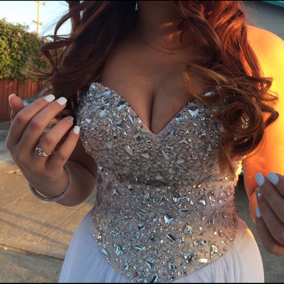 I'm selling this couture prom dress