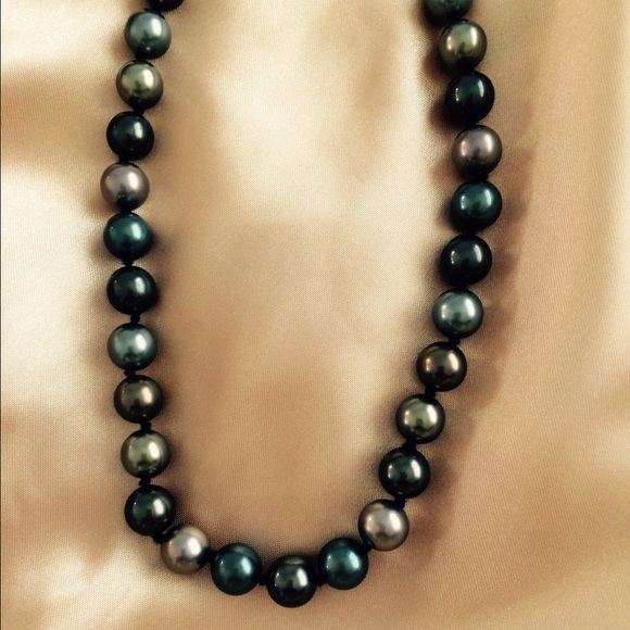Price drop! Faux Tahitian pearl necklace