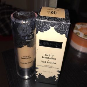 Kat Von D Lock It foundation