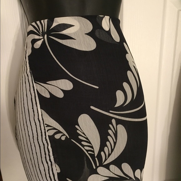 Skirt - Picture 1 of 2