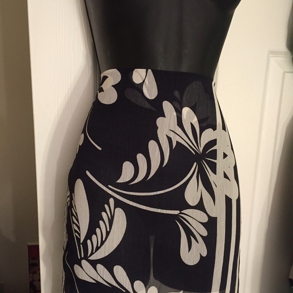 Skirt - Picture 2 of 2