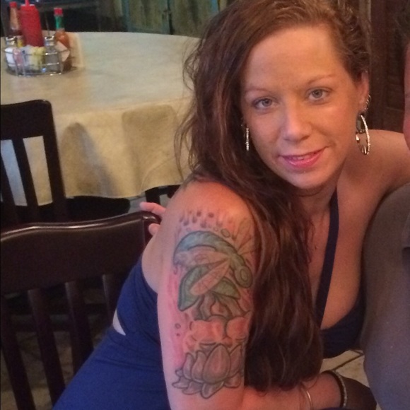 Meet your Posher, Lady Danee'. I'm SHOPAHOLIC!! - Picture 2 of 4