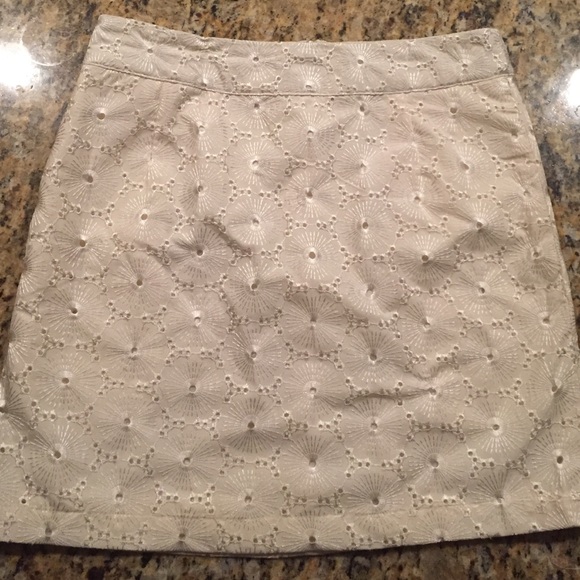 Cream skirt with pockets!