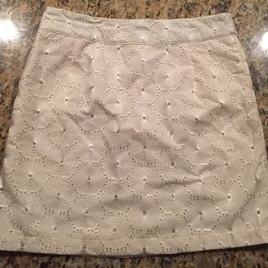 Cream skirt with pockets!