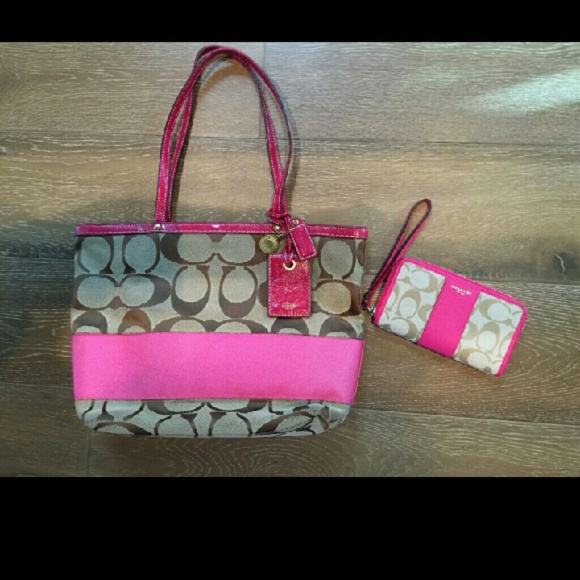 Authentic Coach Handbag/Tote with Matching Wallet - Picture 1 of 4