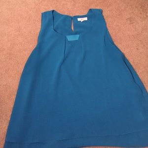 Sleeveless tier blouse