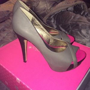 Pink and Grey pumps