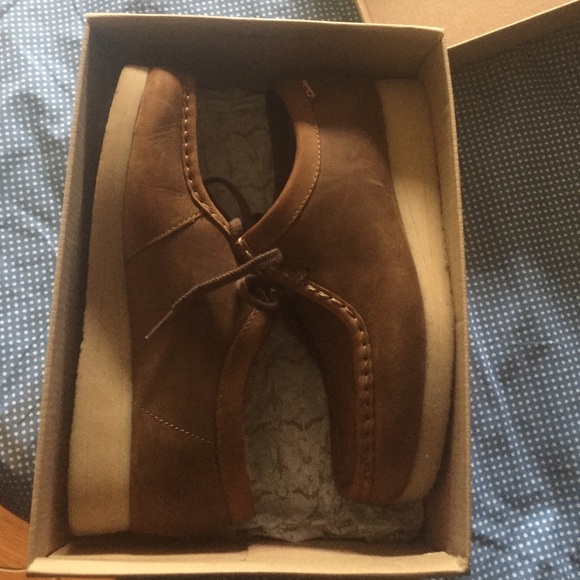 Leather wallabees clarks