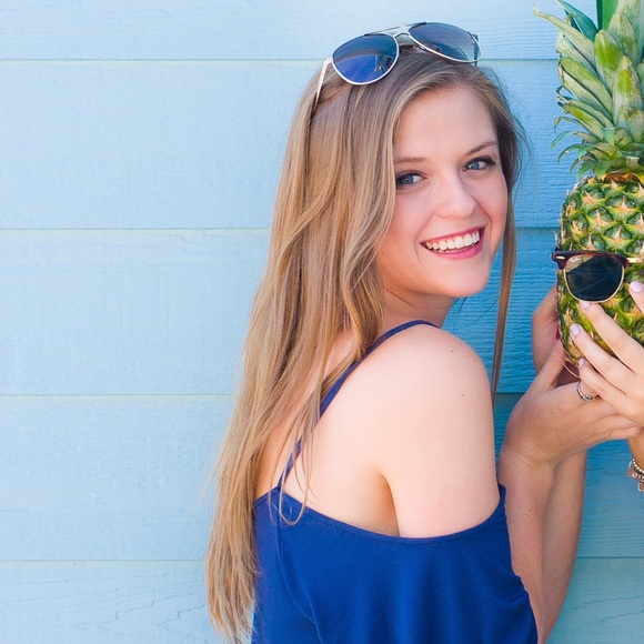 Meet Your Posher ❤️ - Picture 4 of 5