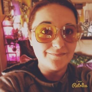 Meet your Posher, Chassidy