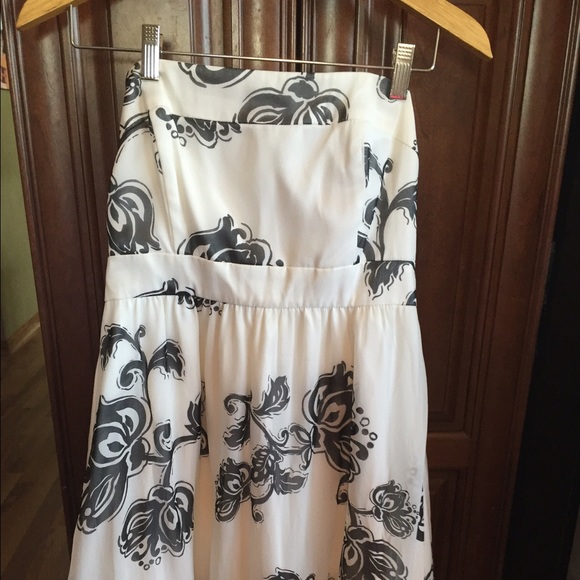 White House Black Market Strapless Dress