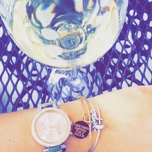 ✨💕 Authentic: Michael Kors Rose Gold watch 💕✨