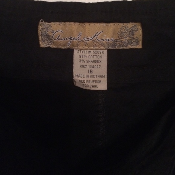 Shorts - Picture 3 of 3