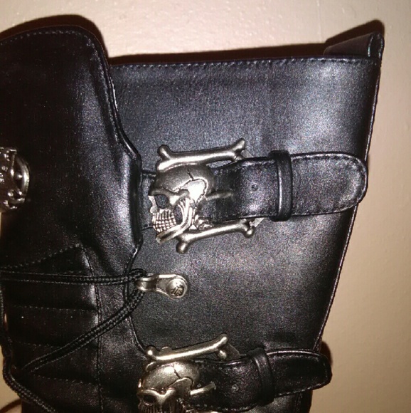 **SOLD**Black leather bone metal boots - Picture 3 of 3