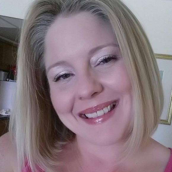 Meet your Posher, Carrie