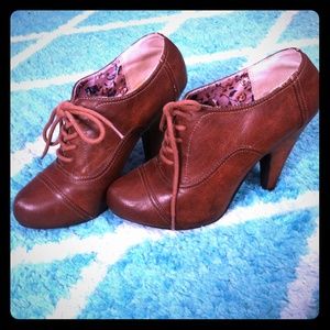 Vintage brown booties boots heels