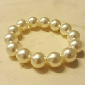 Stretch chunky pearl bracelet