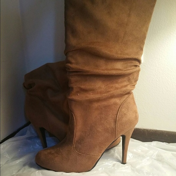 Size 9 boots $15