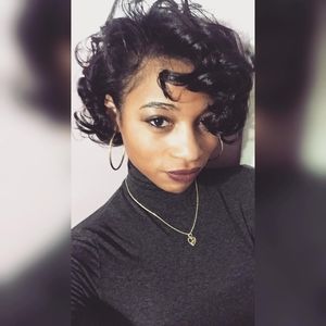 Meet your Posher, Emelle