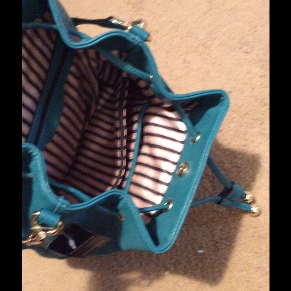 Wilson Leather Bucket Bag - Picture 4 of 6