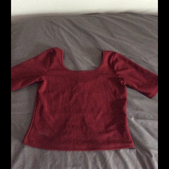 * SOLD * Maroon fitted short sleeved crop top