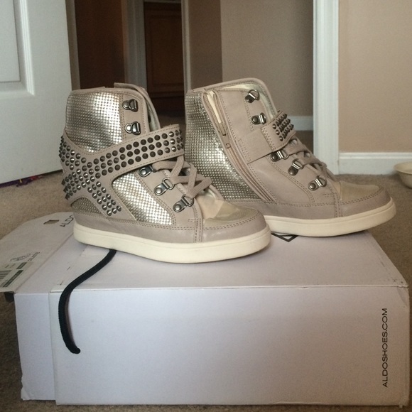 Sneaker pumps