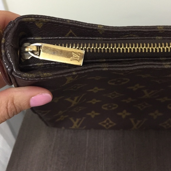 Louis Vuitton - Picture 2 of 4