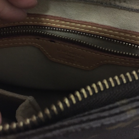 Louis Vuitton - Picture 3 of 4