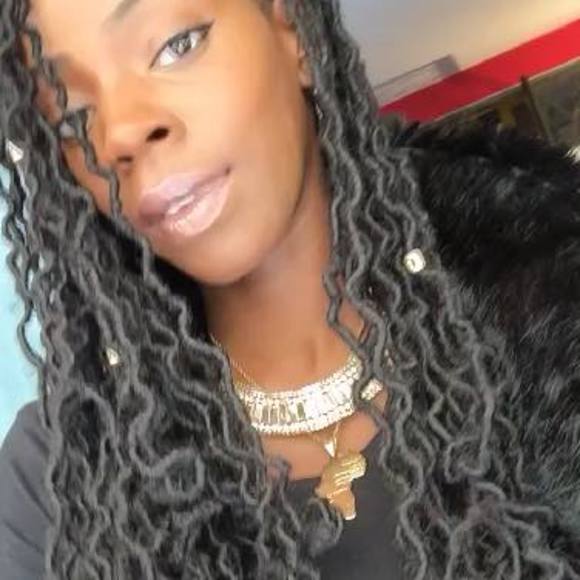 Meet your Posher, Cloey