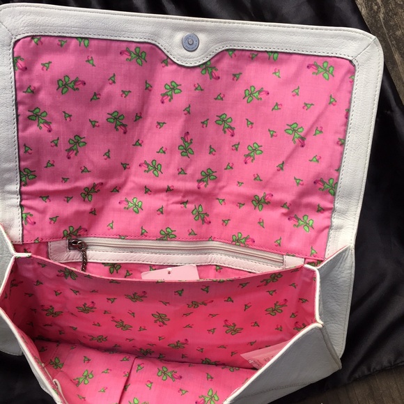 100% Authentic Betsy Johnson White Leather Clutch - Picture 2 of 4