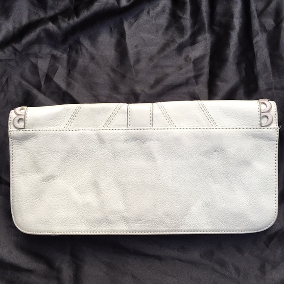 100% Authentic Betsy Johnson White Leather Clutch - Picture 3 of 4