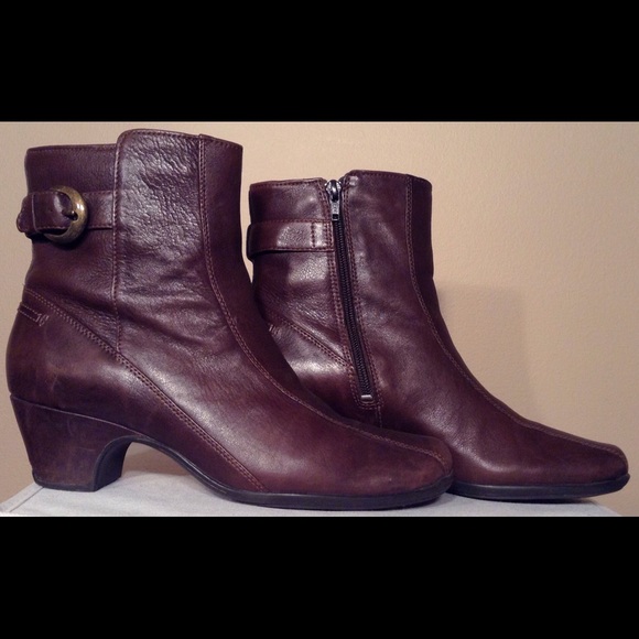 Clark's leather ankle boots size 9.5