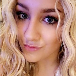 Meet your Posher, Mia