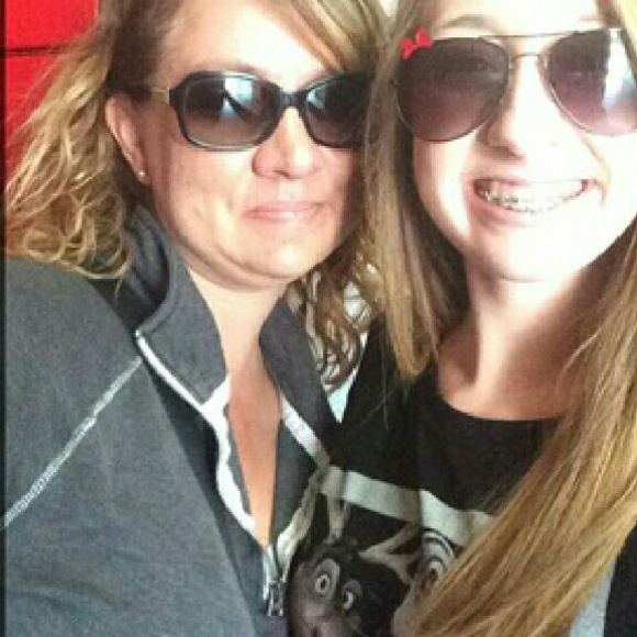 Meet your Posher, Christy - Picture 1 of 1