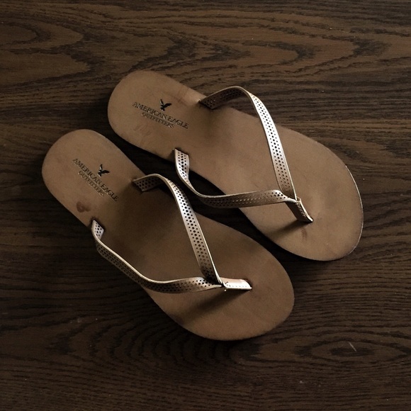 American Eagle Flip Flops
