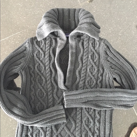 GAP sweater