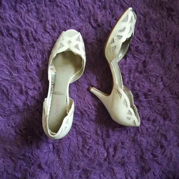 White shoes - Picture 1 of 2