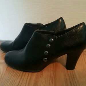 Aerosoles ankle booties