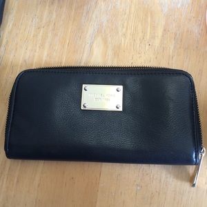 Michael Kors Leather zip wallet