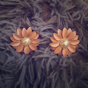Pink Daisy Pearl Earrings