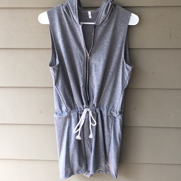SOLD! DRAWSTRING ROMPER 🌟 - Picture 2 of 2