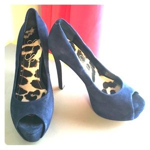 Blue suede peep-toe pumps