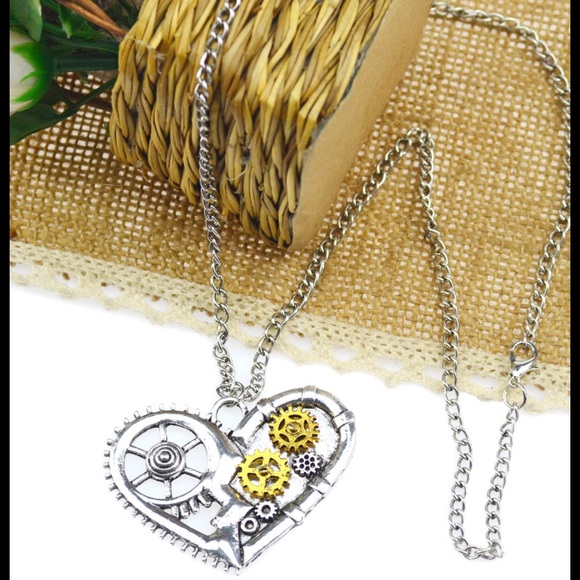 Jewelry - Unique!! NEW, 5⭐️steampunk Heart necklace