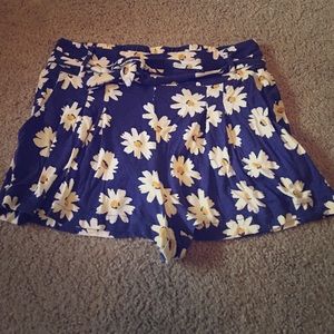 Cute and Comfortable Daisy Shorts 🌼